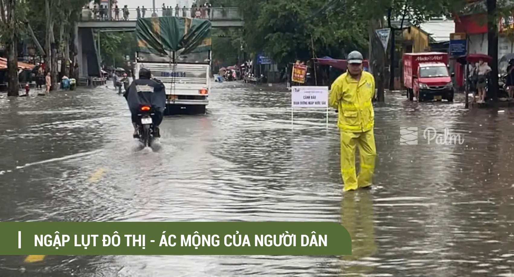 Ngập lụt tại Hà Nội sau cơn bão số 10